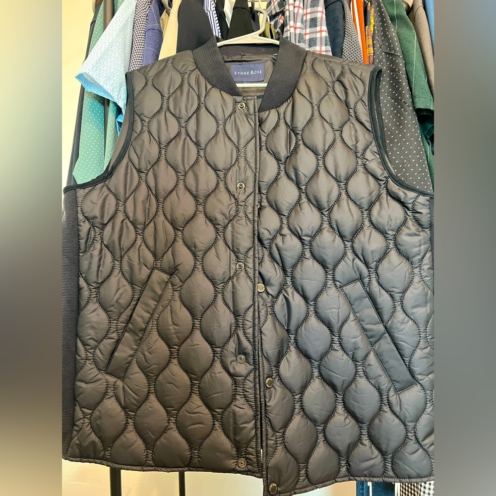 Stone rose Quilted Water Repellent
Puffer Vest in Navy size L, comfortable